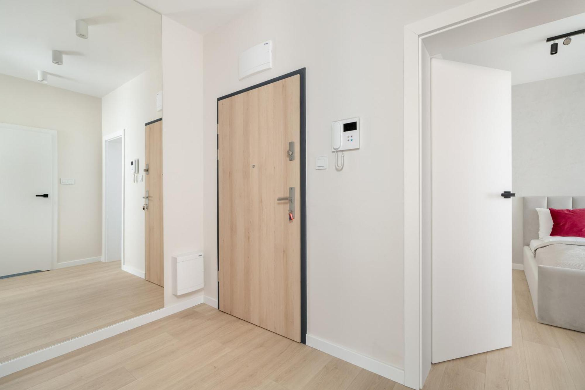 Apartment W Zielonej Okolicy Poznania Z Parkingiem By Renters