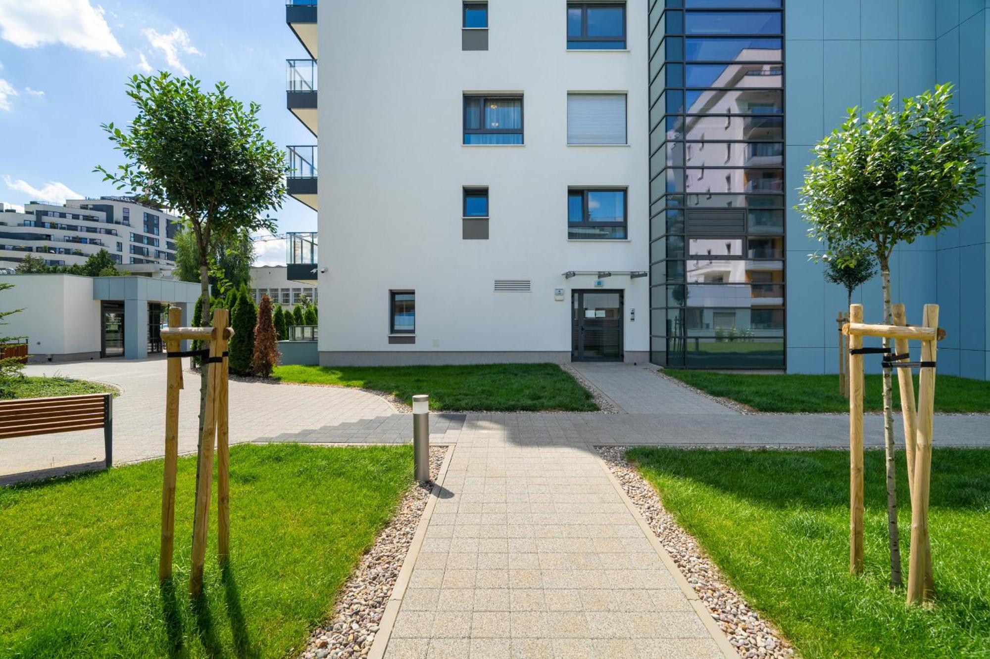 W Zielonej Okolicy Poznania Z Parkingiem By Renters * Poznan