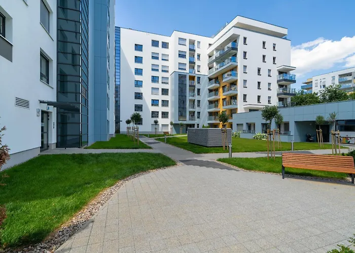 Apartament W Zielonej Okolicy Poznania Z Parkingiem By Noclegi Renters