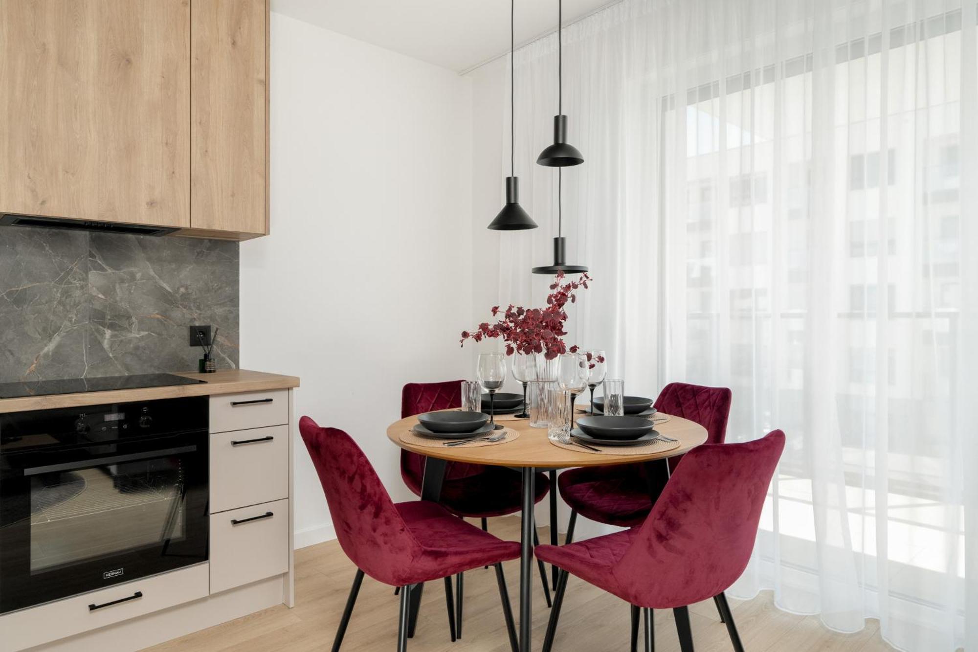 W Zielonej Okolicy Poznania Z Parkingiem By Renters Познань